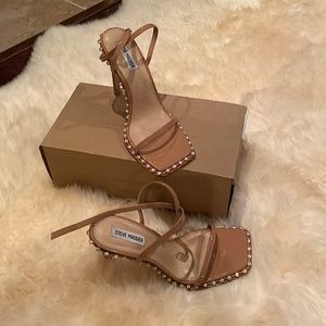 Ankle wrap tan- camel color with rhinestones around the edges